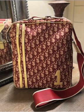✨Live Show Listing✨ Dior Messenger Bag